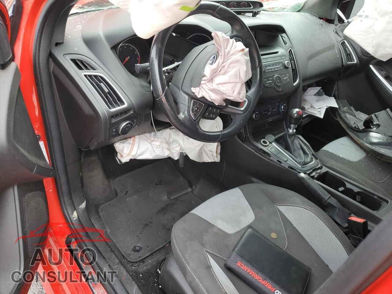 FORD FOCUS 2017 - 1FADP3L91HL319125