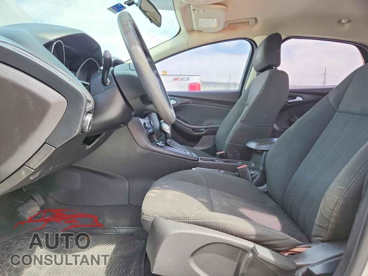 FORD FOCUS 2015 - 1FADP3F2XFL257199