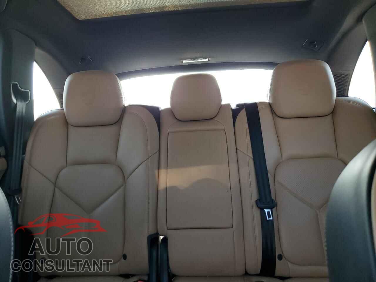 PORSCHE CAYENNE 2016 - WP1AA2A27GKA08025