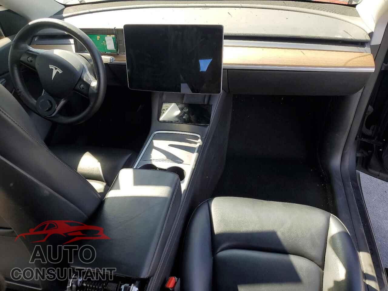 TESLA MODEL Y 2021 - 5YJYGAEE2MF239372