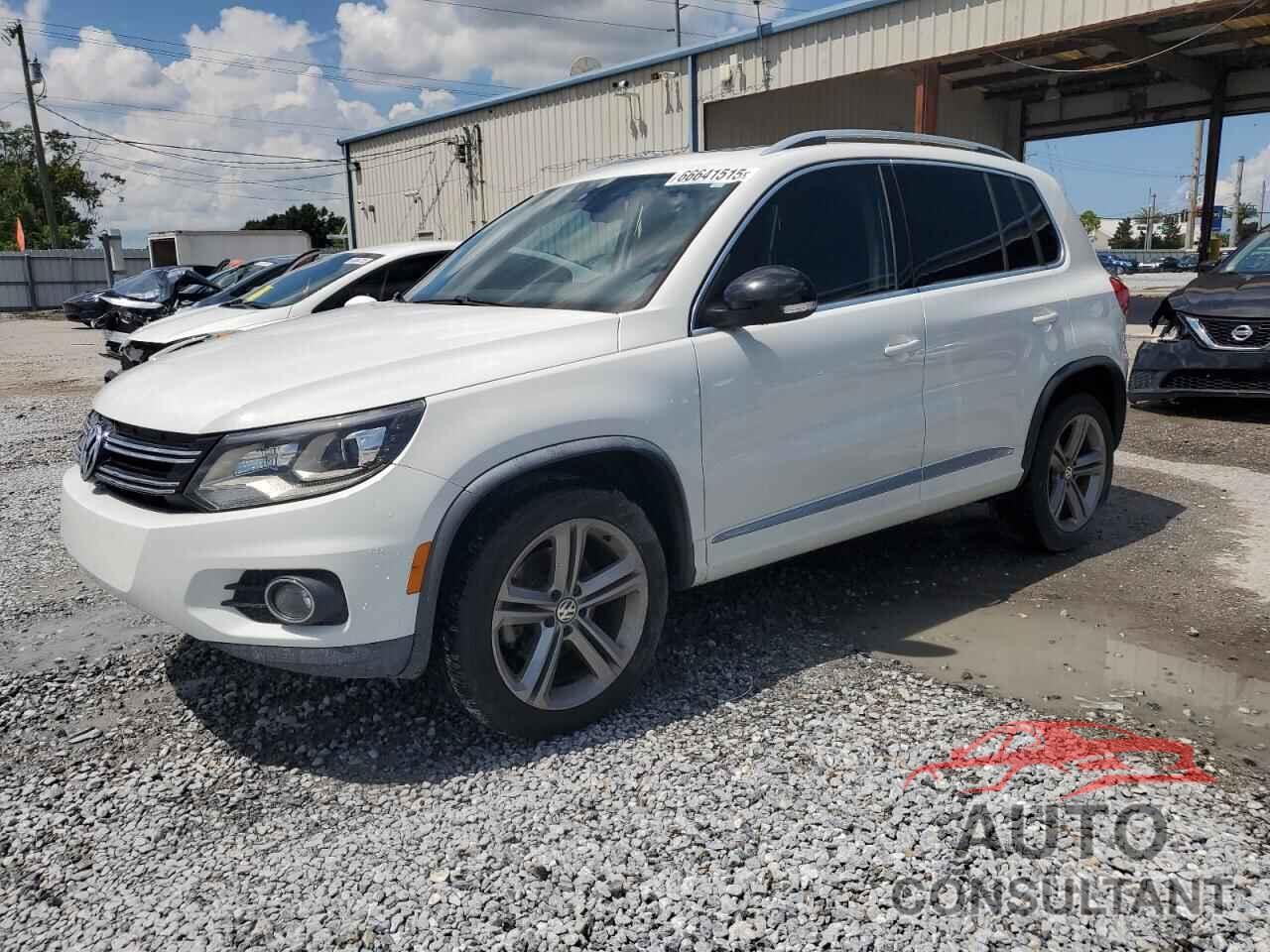 VOLKSWAGEN TIGUAN 2017 - WVGTV7AX8HK021175