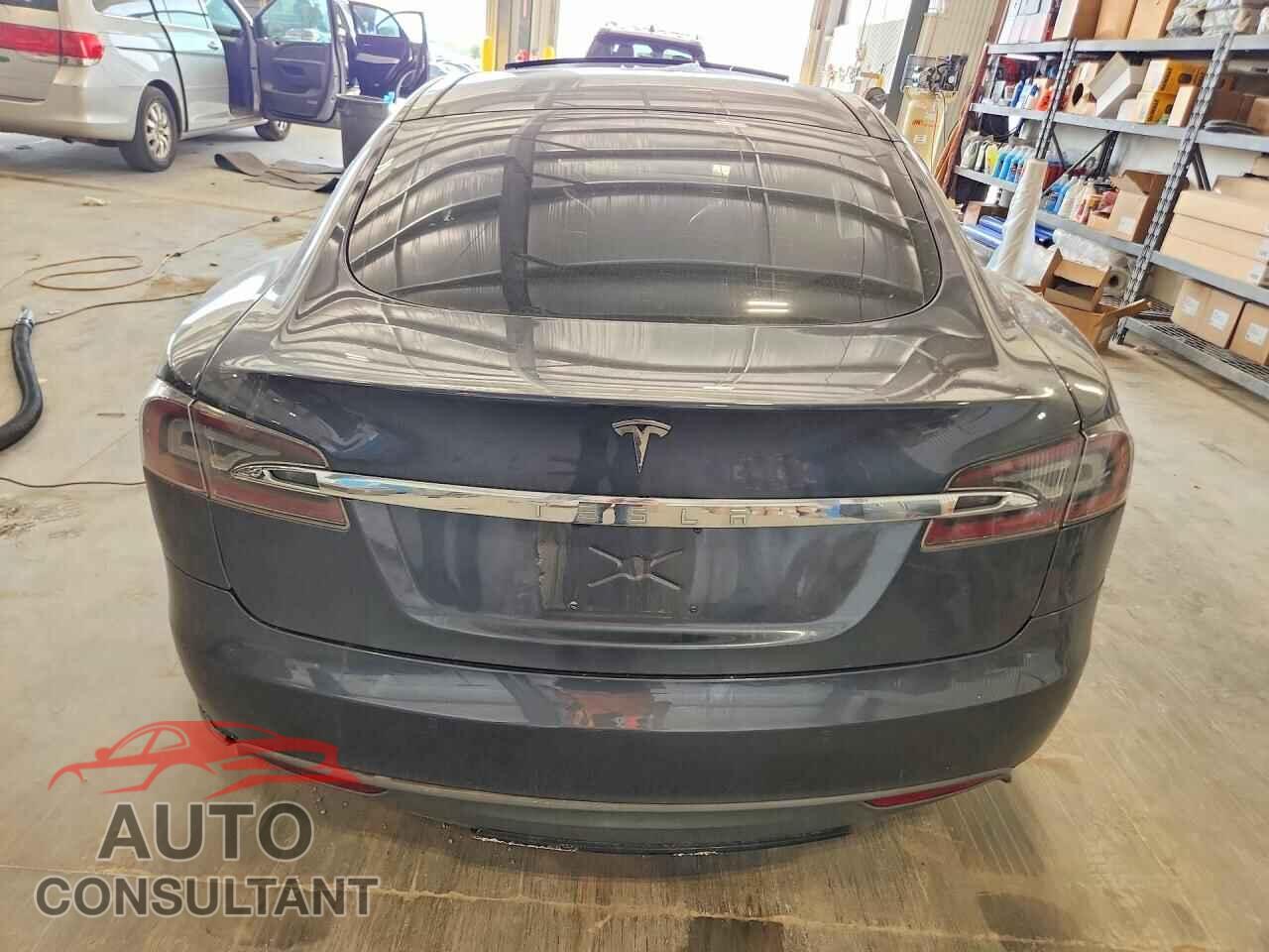 TESLA MODEL S 2015 - 5YJSA1E28FF119902