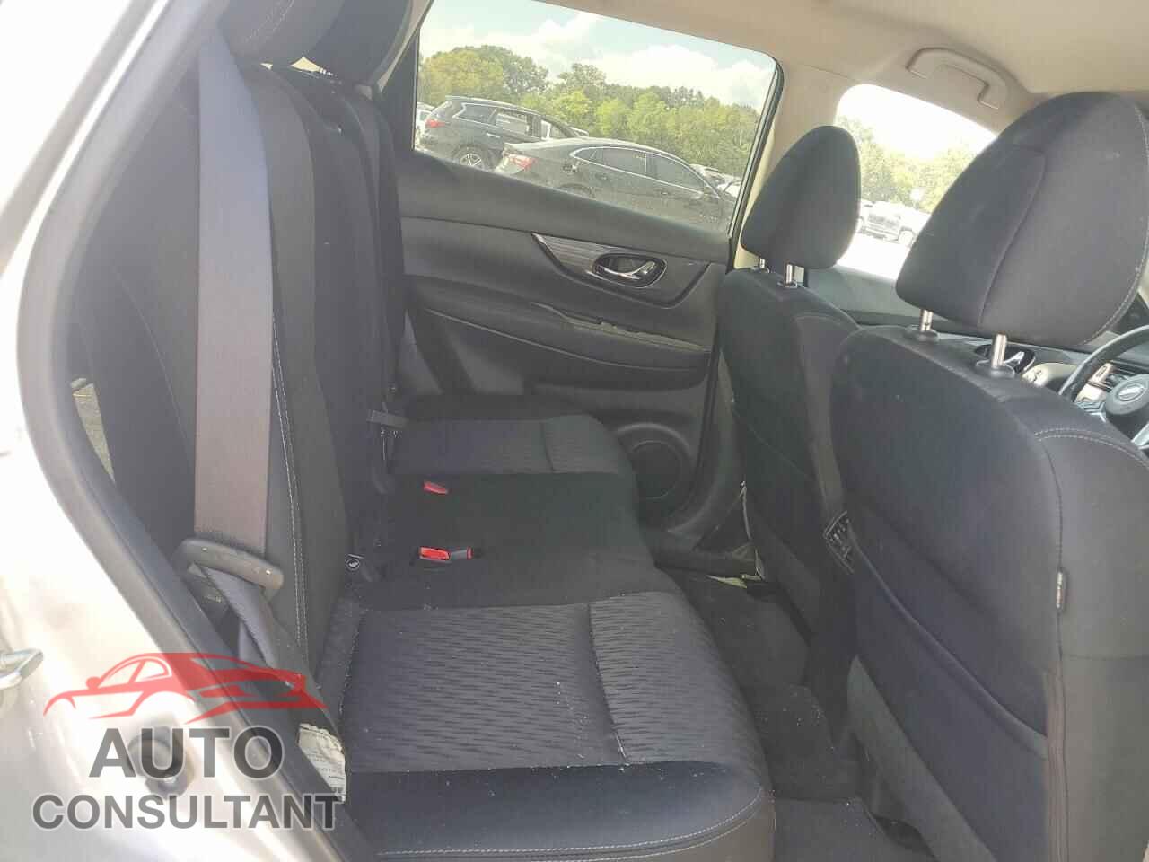 NISSAN ROGUE 2017 - KNMAT2MT3HP609209