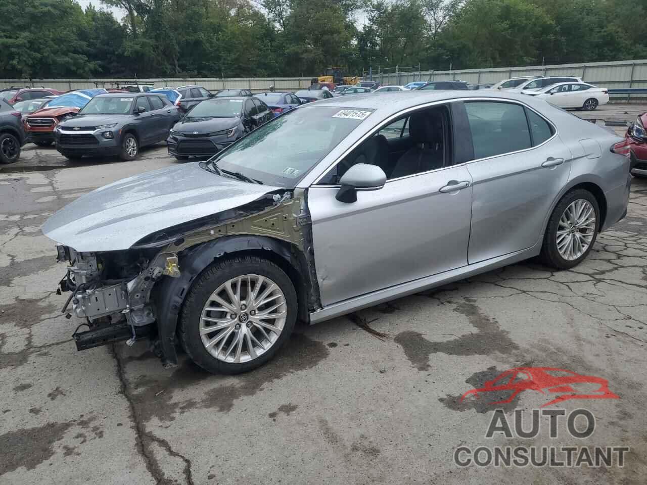 TOYOTA CAMRY 2018 - 4T1B11HK8JU073432