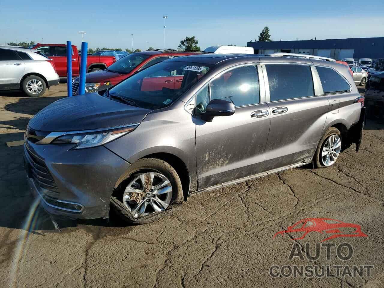 TOYOTA SIENNA 2022 - 5TDZSKFC2NS048389