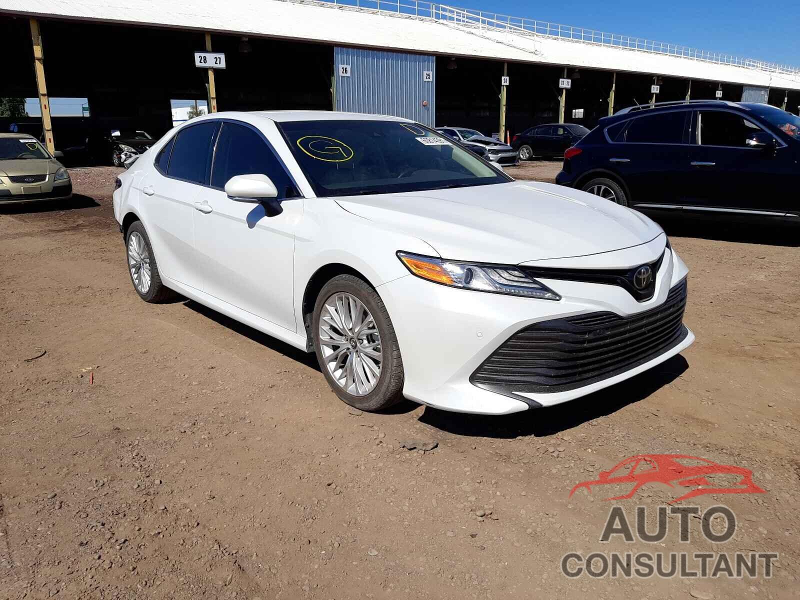 TOYOTA CAMRY 2018 - 4T1B11HK0JU111770