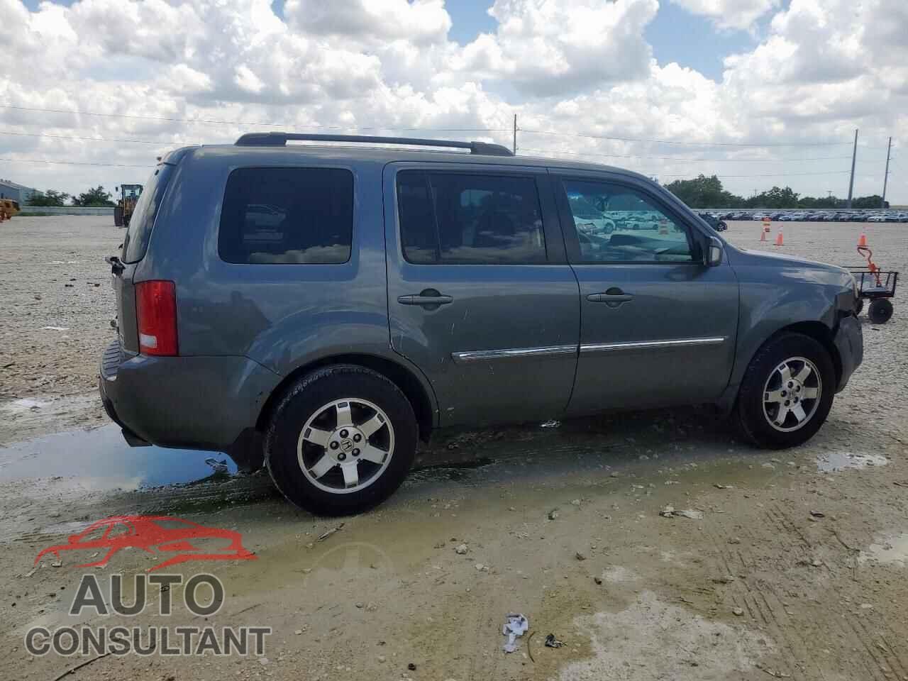 HONDA PILOT 2011 - 5FNYF4H98BB044215