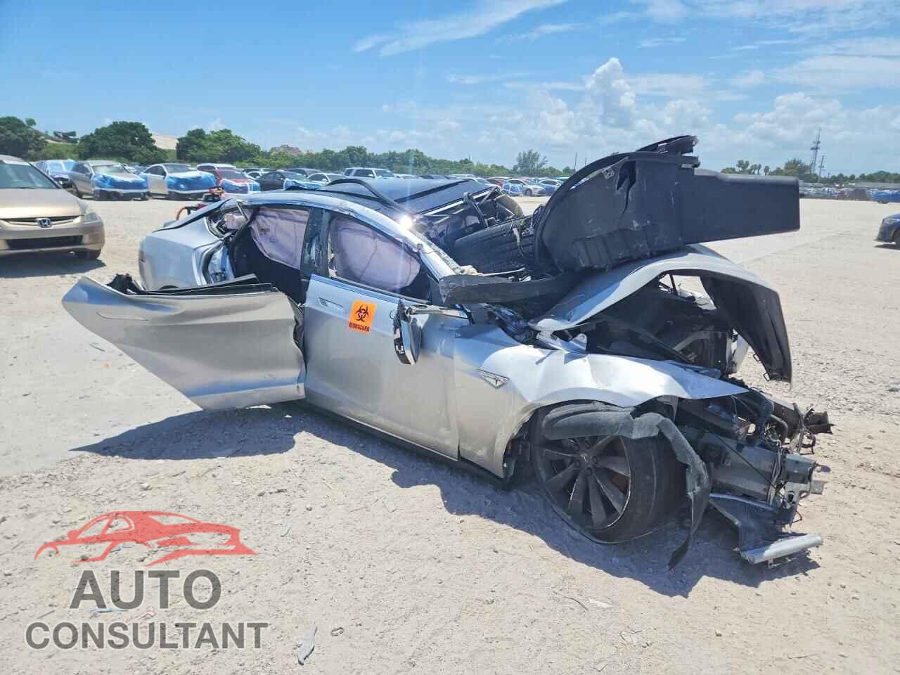 TESLA MODEL S 2013 - 5YJSA1DP8DFP17062