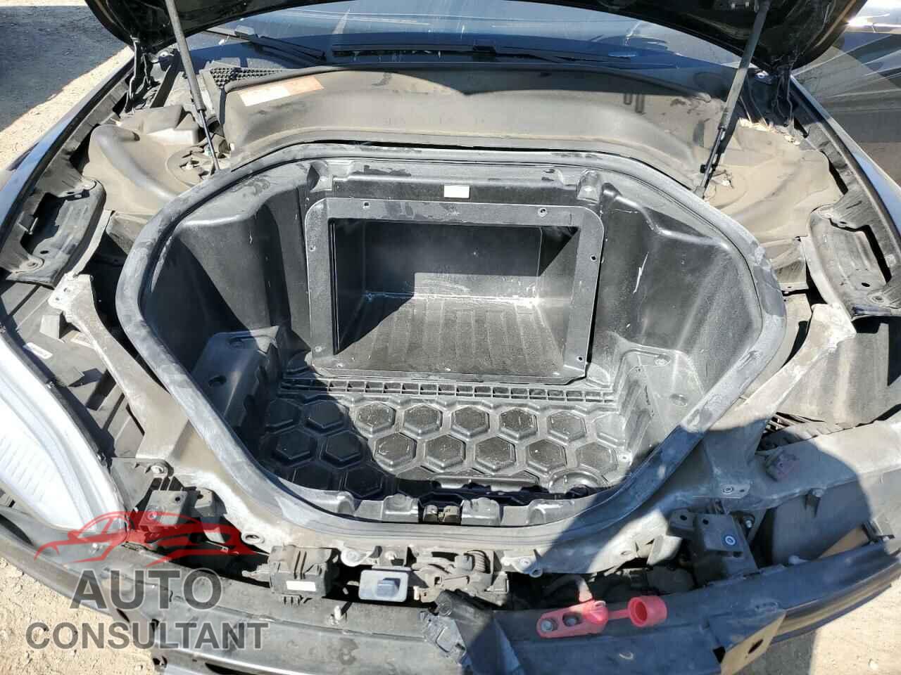 TESLA MODEL S 2014 - 5YJSA1S19EFP56100