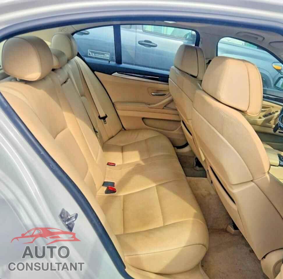 BMW 5 SERIES 2011 - WBAFU7C55BC879363