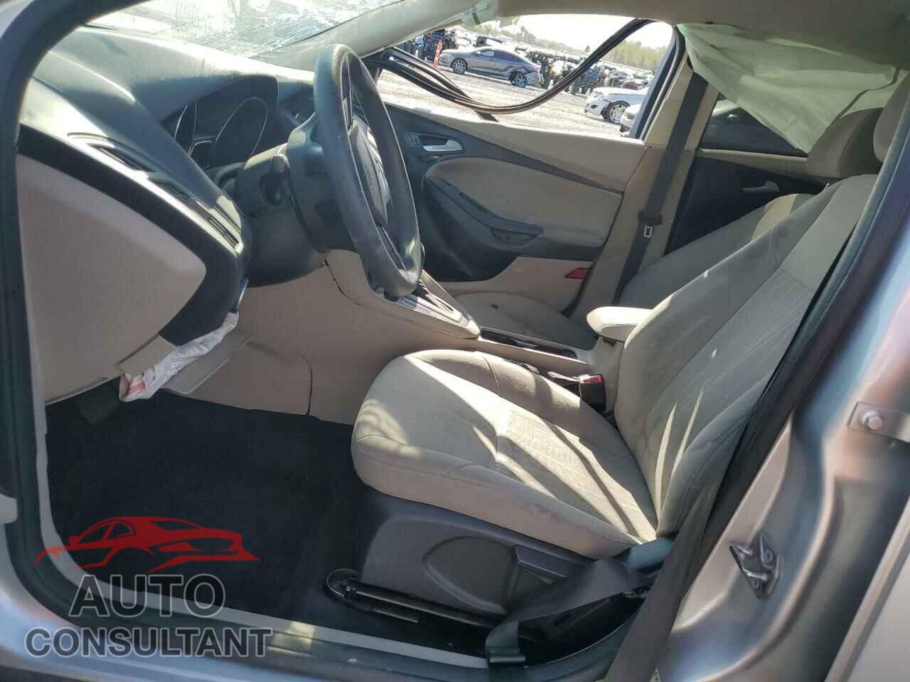 FORD FOCUS 2015 - 1FADP3F27FL301563