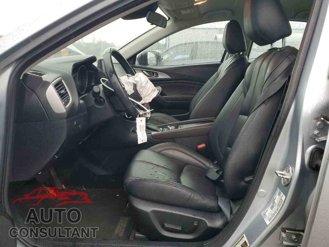 MAZDA 3 2018 - 3MZBN1V37JM242542