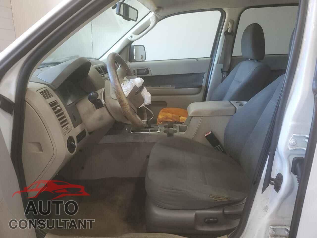 FORD ESCAPE 2009 - 1FMCU03779KB08848