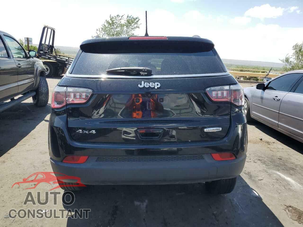 JEEP COMPASS 2018 - 3C4NJDBB8JT457782
