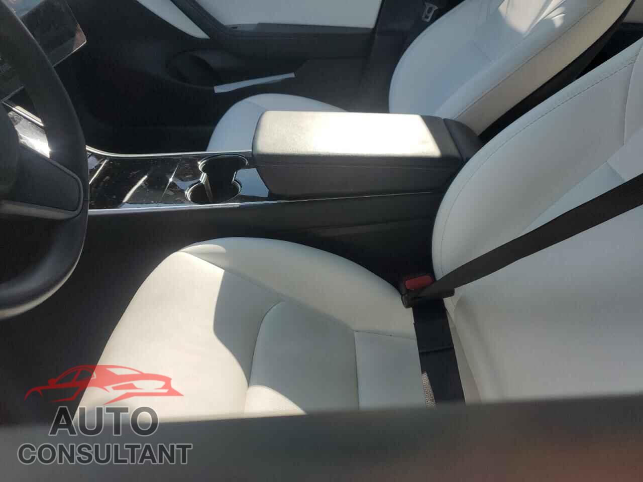 TESLA MODEL 3 2018 - 5YJ3E1EB8JF096705