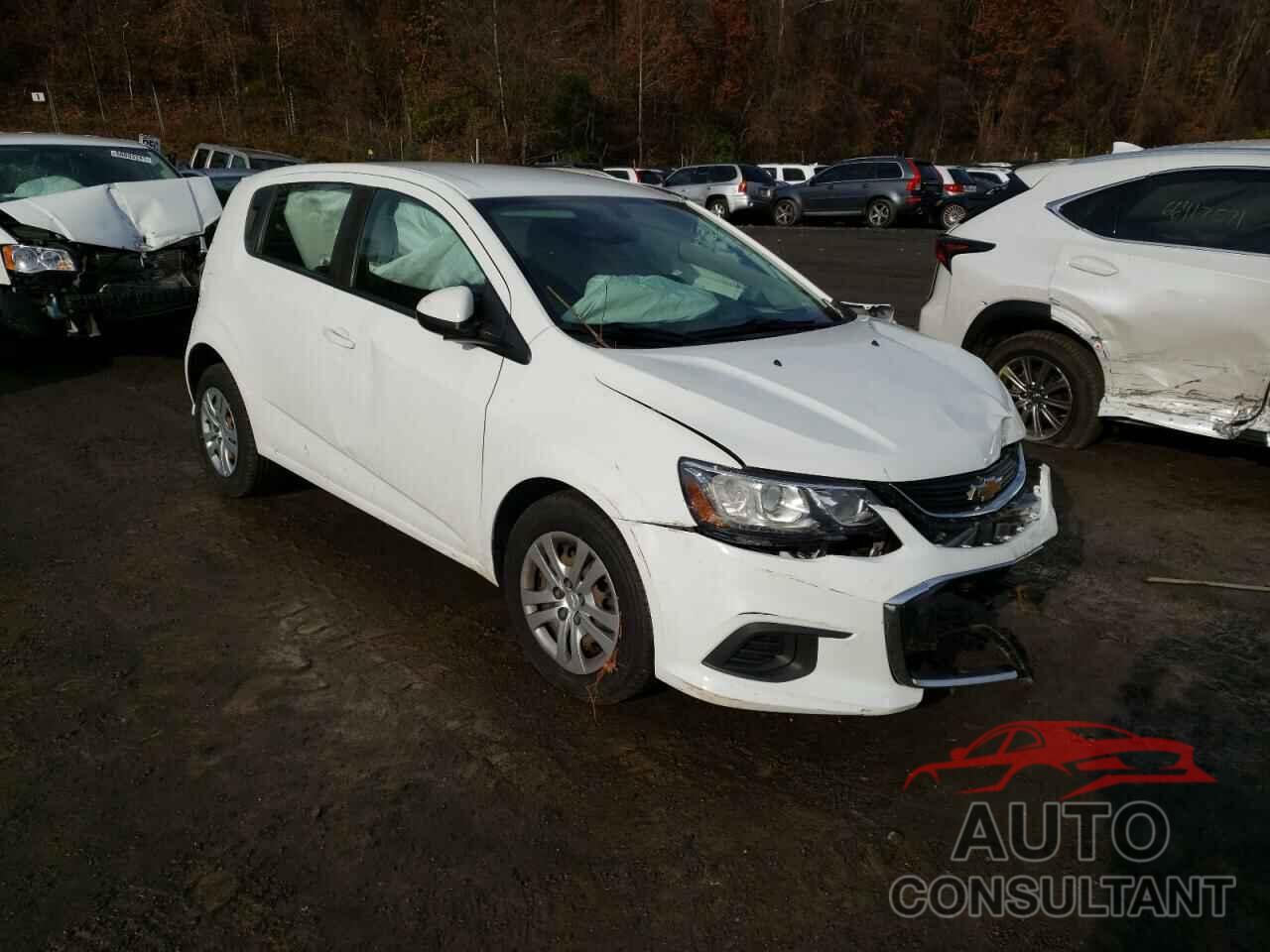 CHEVROLET SONIC 2017 - 1G1JG6SG1H4152685