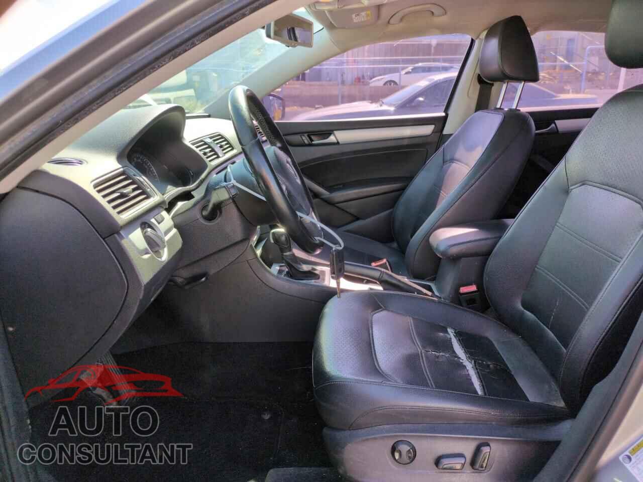 VOLKSWAGEN PASSAT 2013 - 1VWBP7A35DC050657