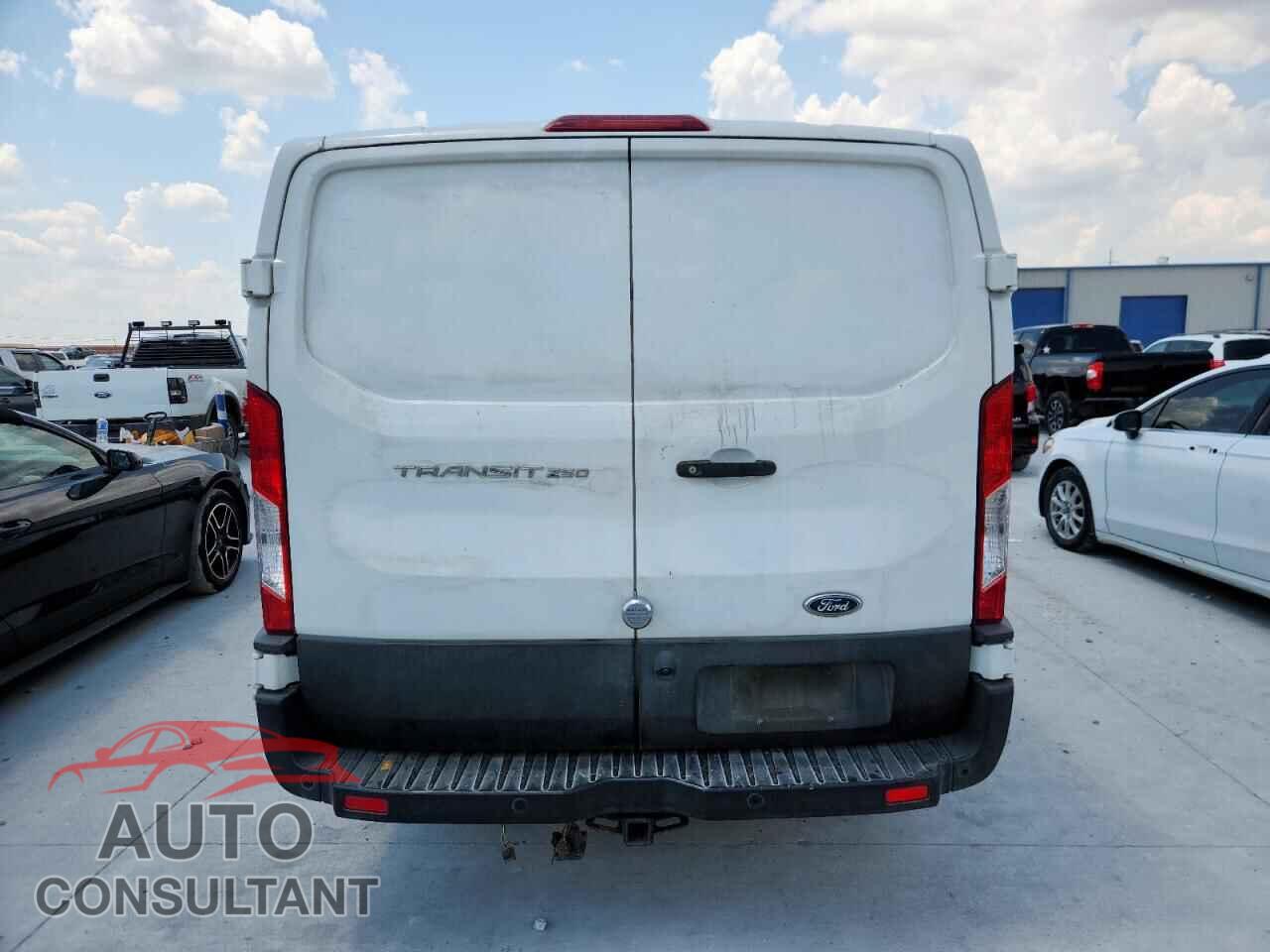 FORD TRANSIT 2019 - 1FTYR1YM8KKB61421