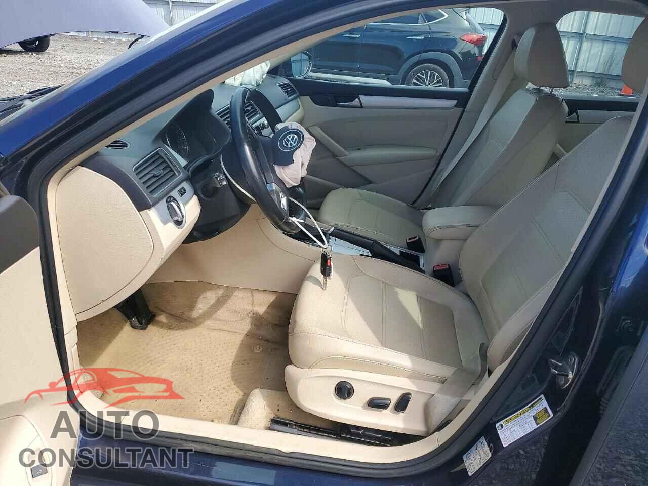 VOLKSWAGEN PASSAT 2012 - 1VWBP7A32CC052462