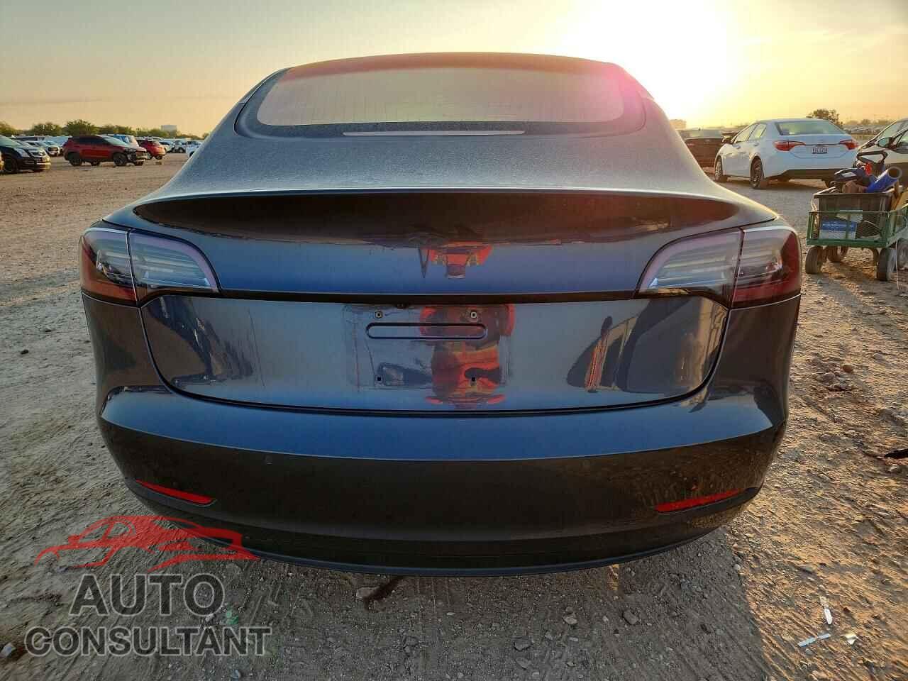 TESLA MODEL 3 2018 - 5YJ3E1EA9JF031580