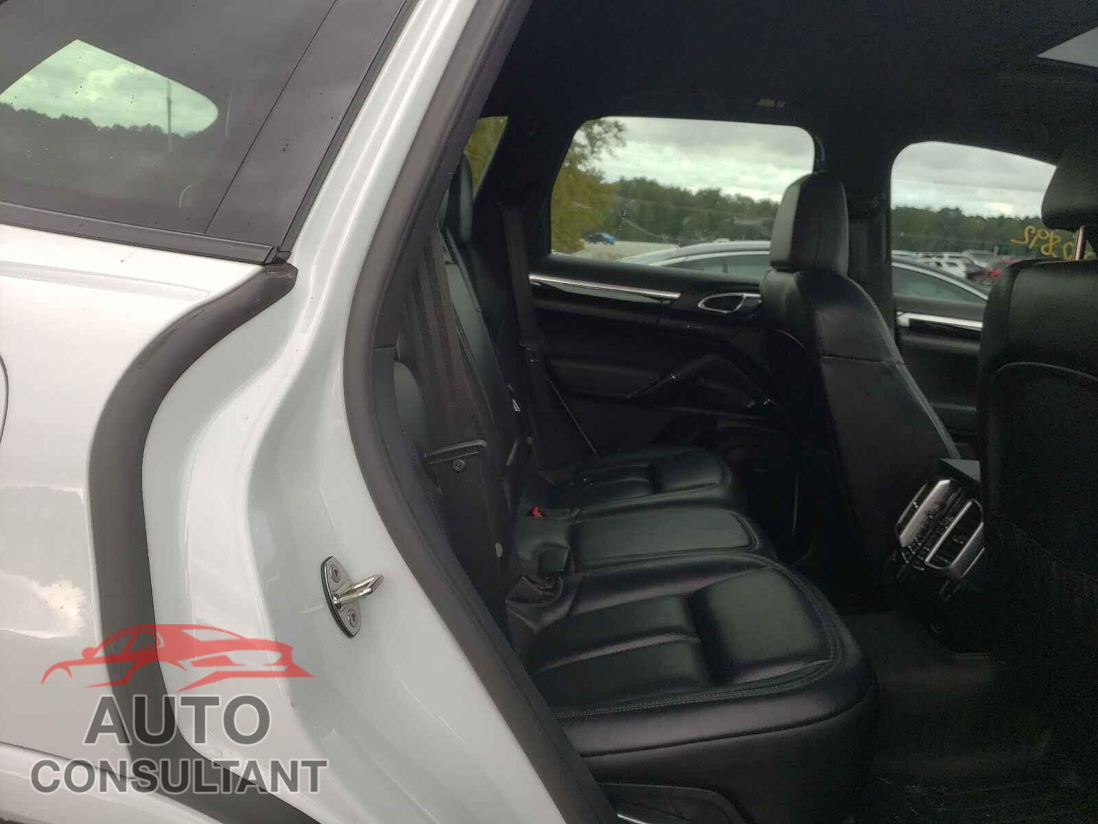 PORSCHE CAYENNE 2017 - WP1AA2A23HKA84777