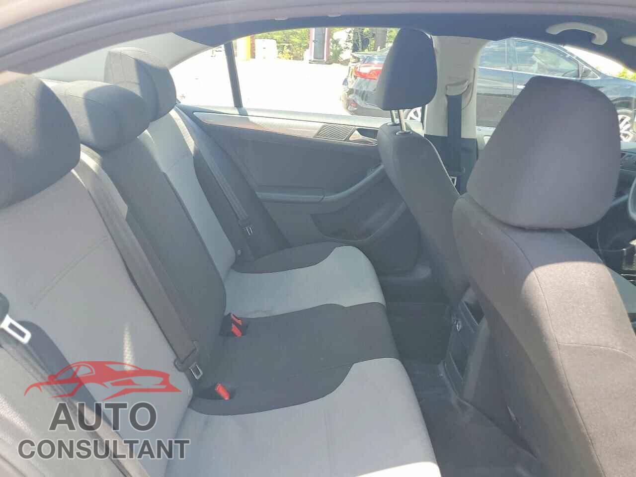 VOLKSWAGEN JETTA 2017 - 3VW2B7AJ5HM214832