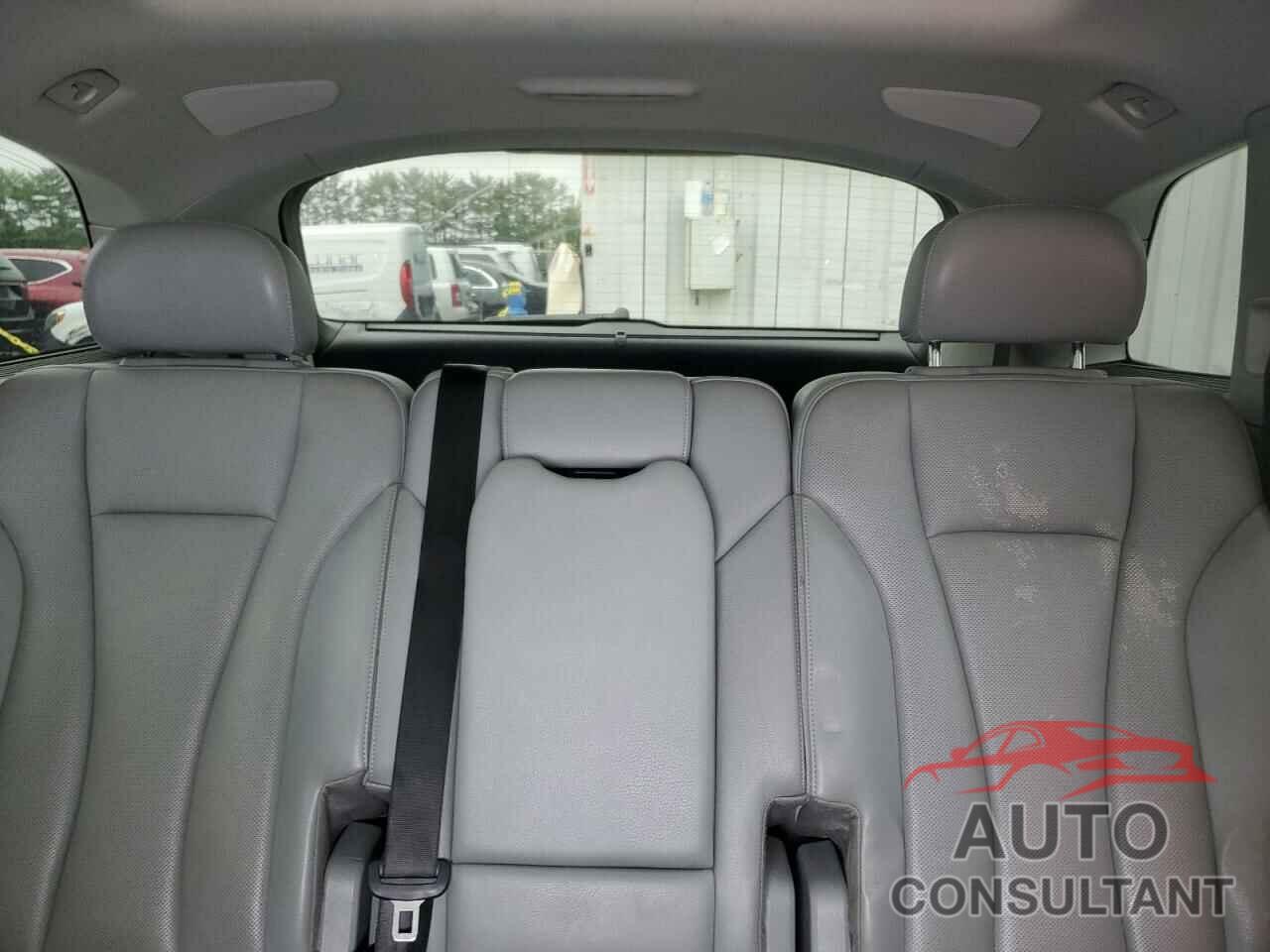 AUDI Q7 2018 - WA1LAAF71JD000856