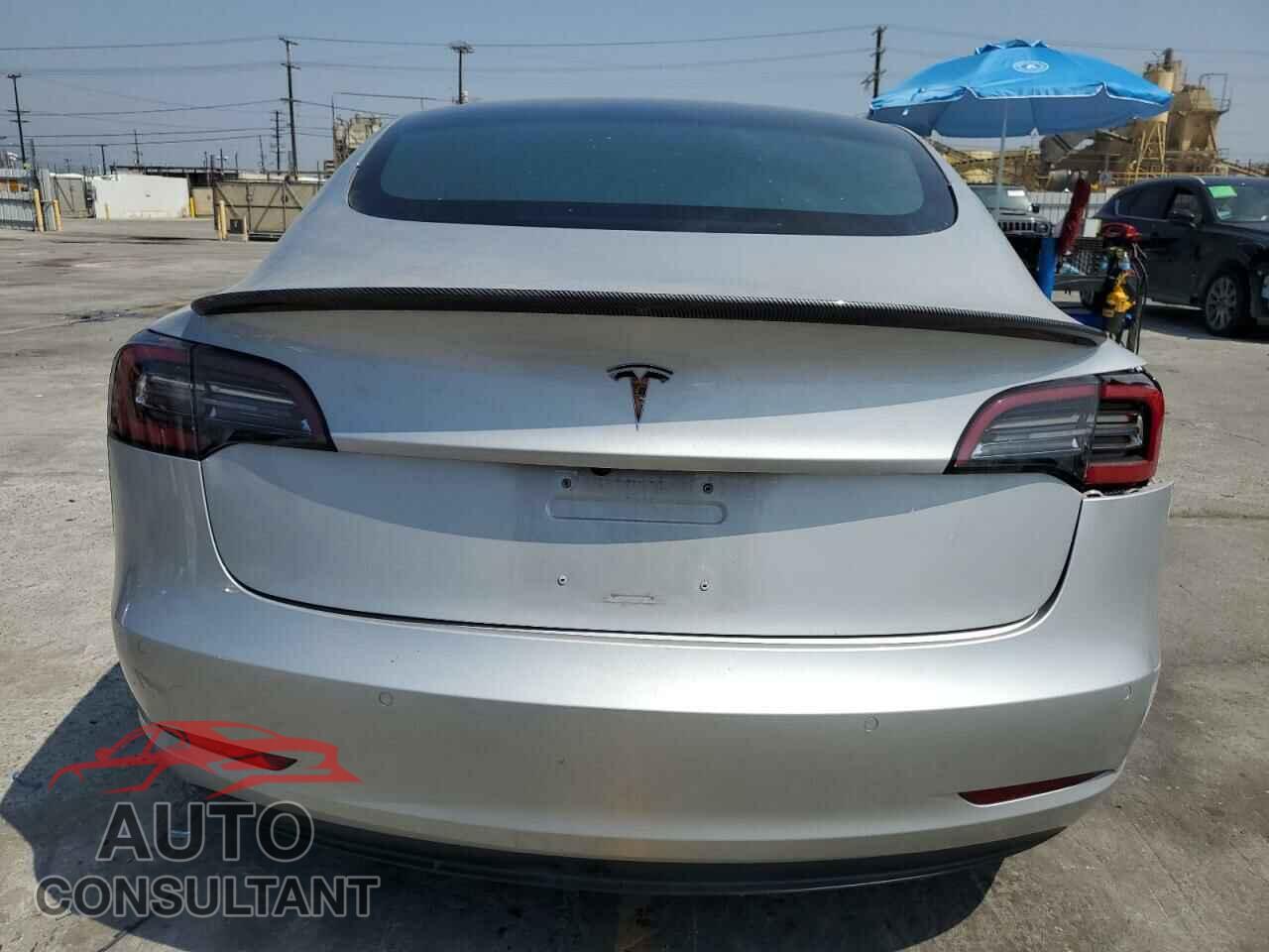 TESLA MODEL 3 2018 - 5YJ3E1EB0JF100519