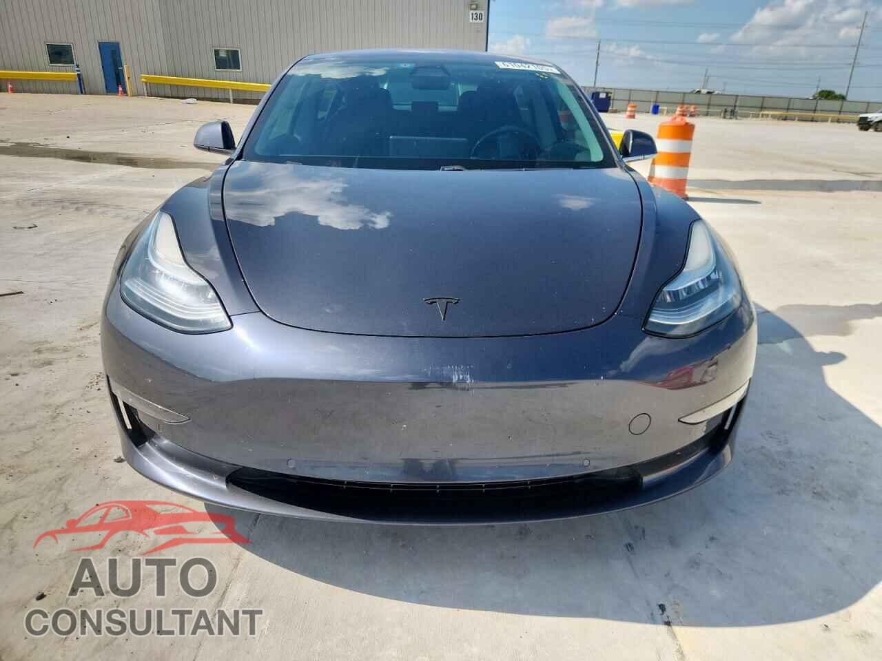 TESLA MODEL 3 2018 - 5YJ3E1EB0JF129079