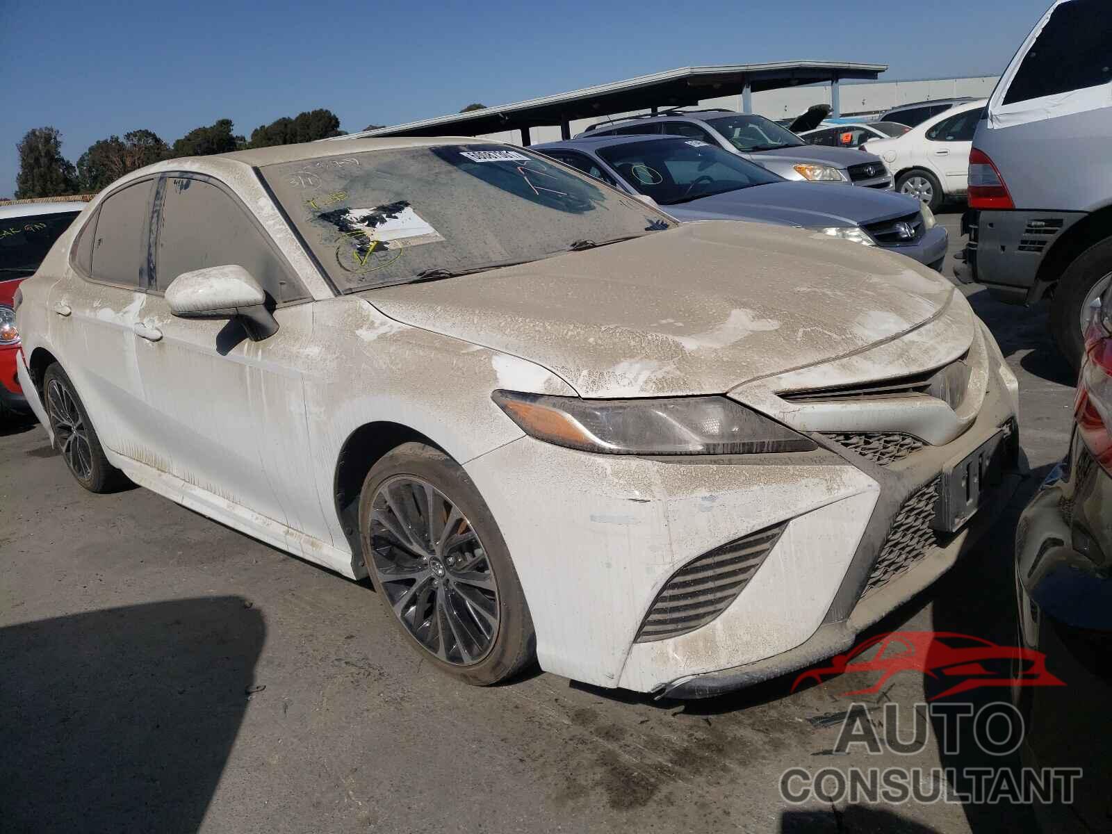 TOYOTA CAMRY 2018 - 4T1B11HK5JU085800
