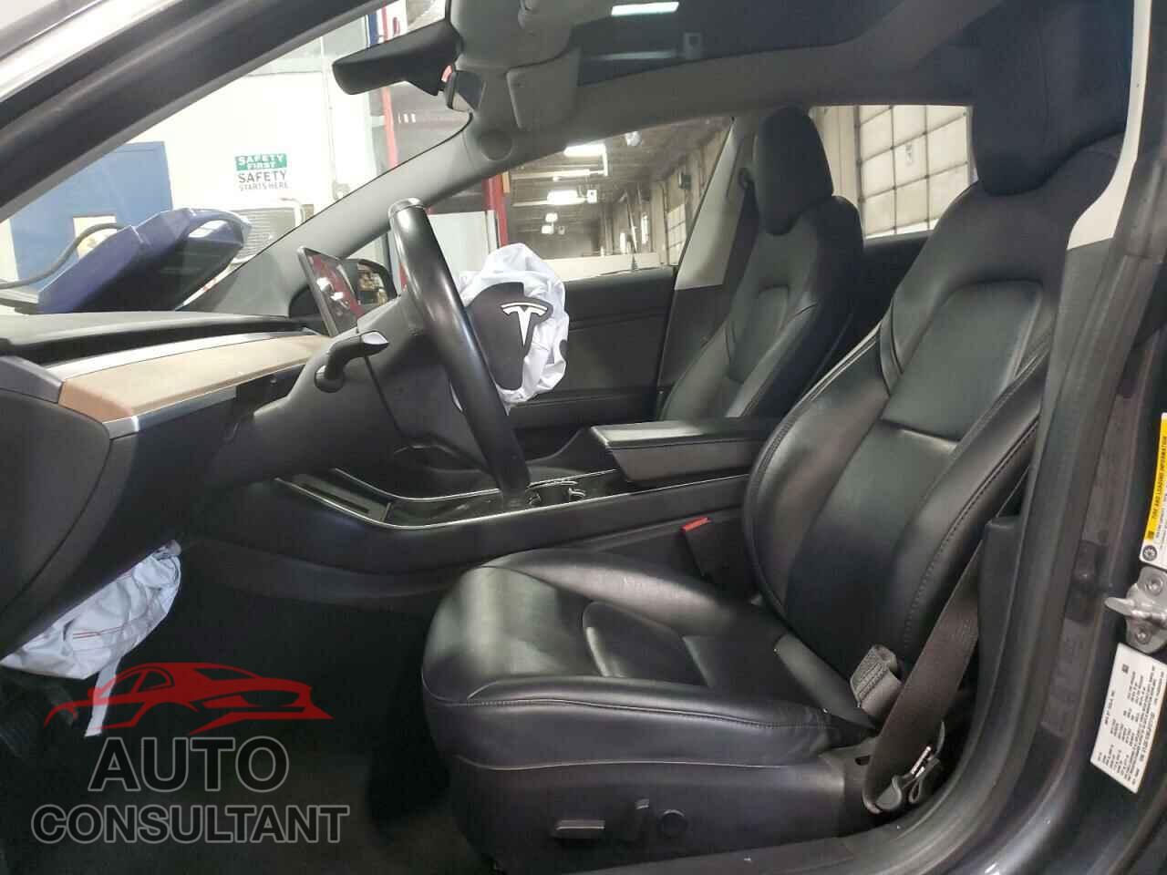 TESLA MODEL 3 2018 - 5YJ3E1EB0JF077193