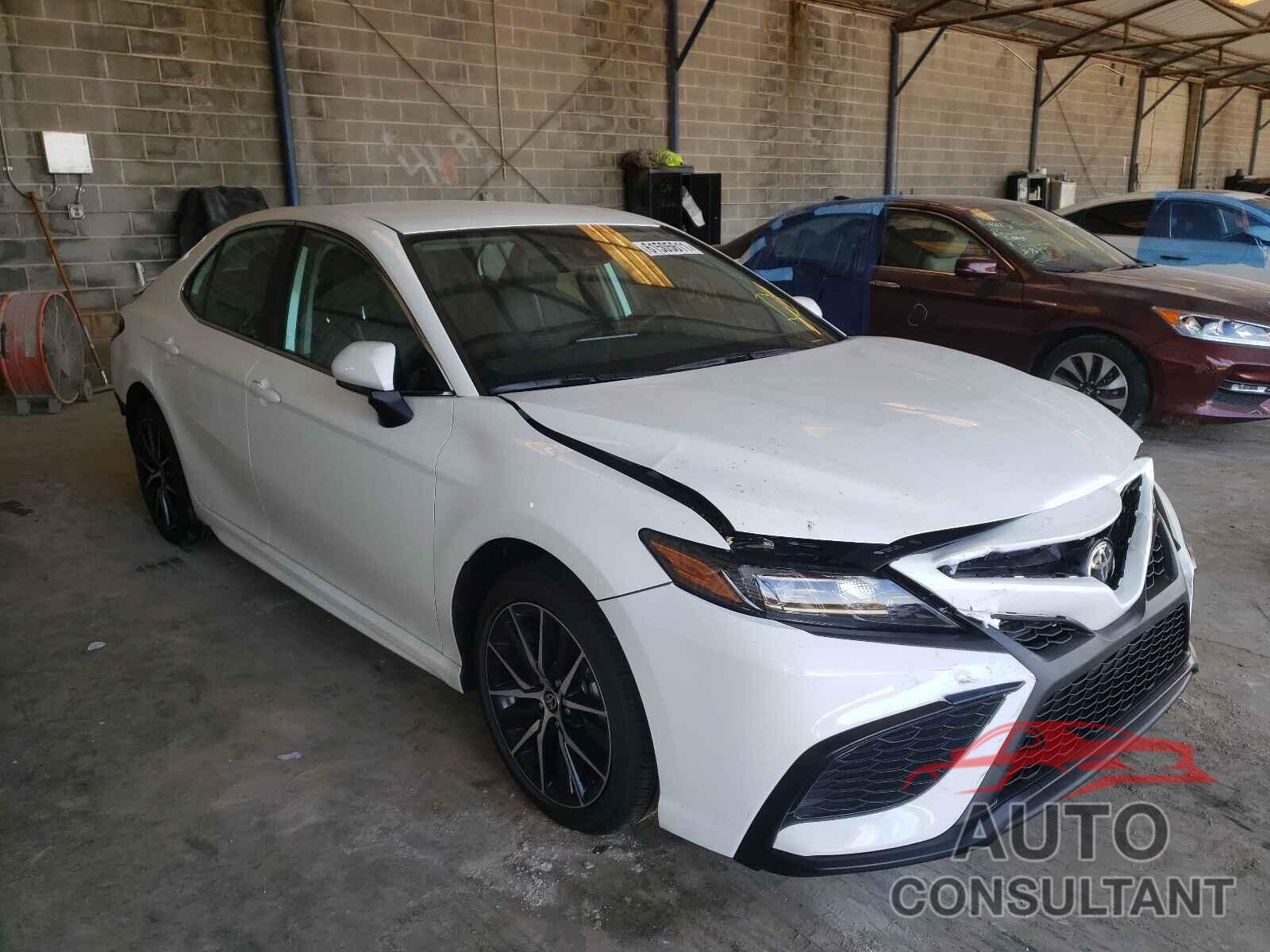TOYOTA CAMRY 2021 - 4T1G11AK2MU492459