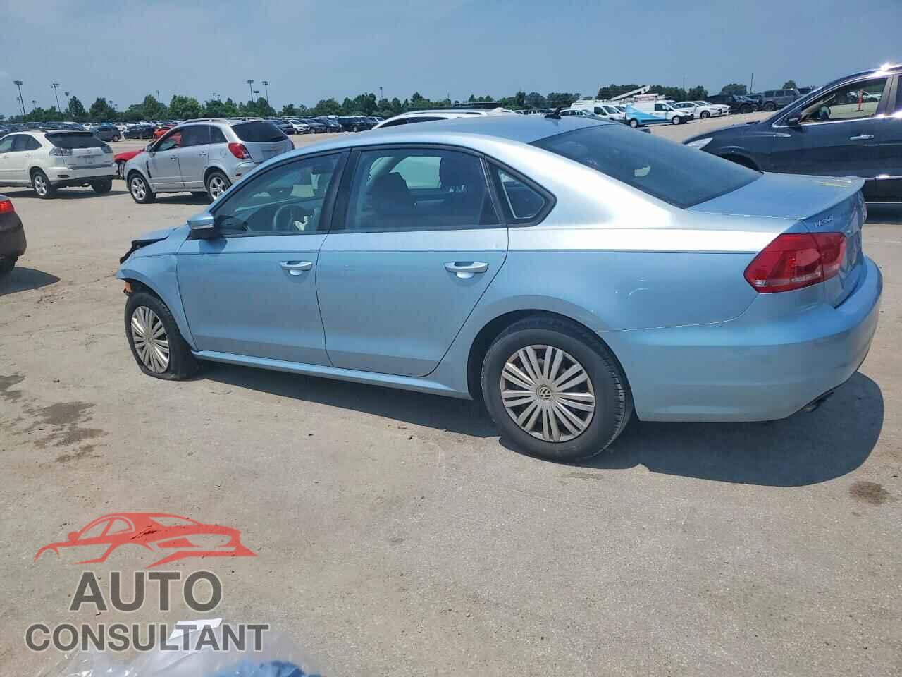 VOLKSWAGEN PASSAT 2013 - 1VWAH7A31DC036120