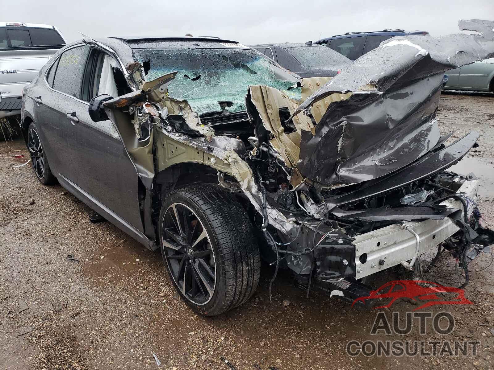 TOYOTA CAMRY 2018 - 4T1B61HK6JU117493