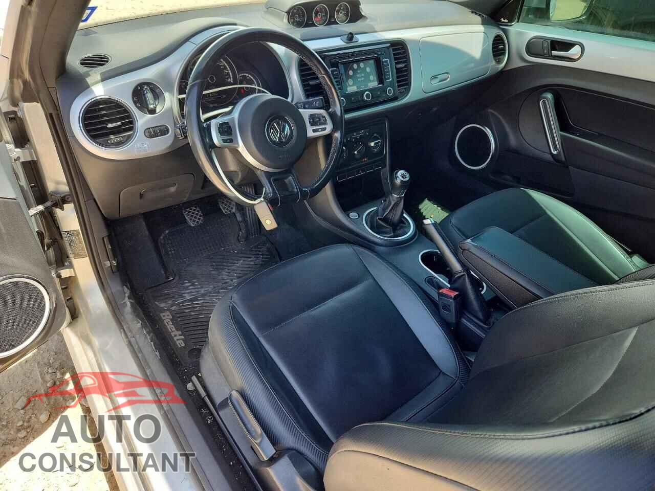 VOLKSWAGEN BEETLE 2013 - 3VW6L7ATXDM814658