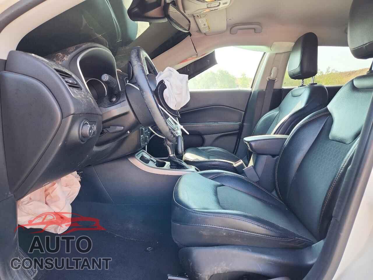 JEEP COMPASS 2018 - 3C4NJDBB5JT333100