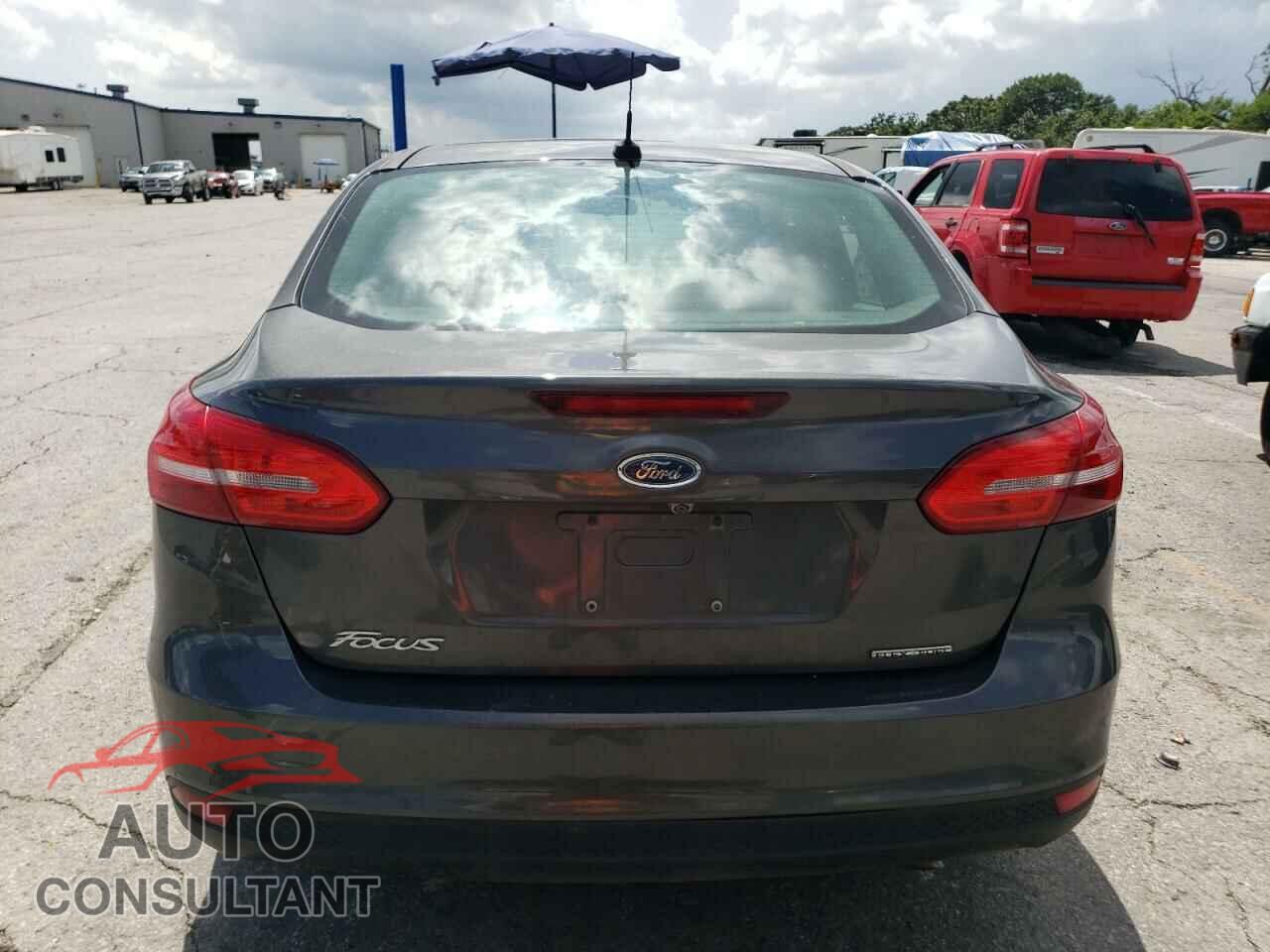 FORD FOCUS 2015 - 1FADP3E20FL311465
