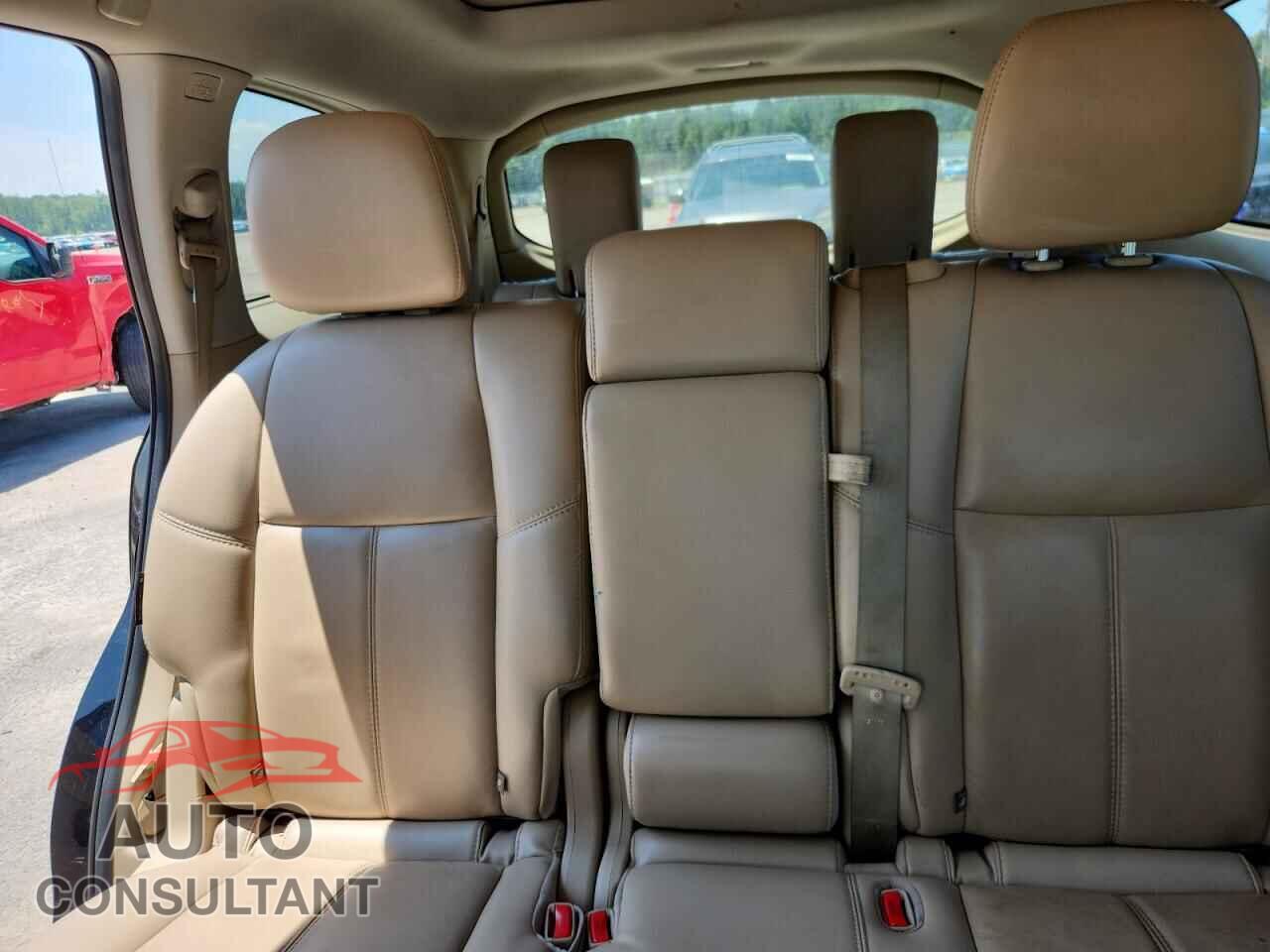 NISSAN PATHFINDER 2018 - 5N1DR2MM8JC659021