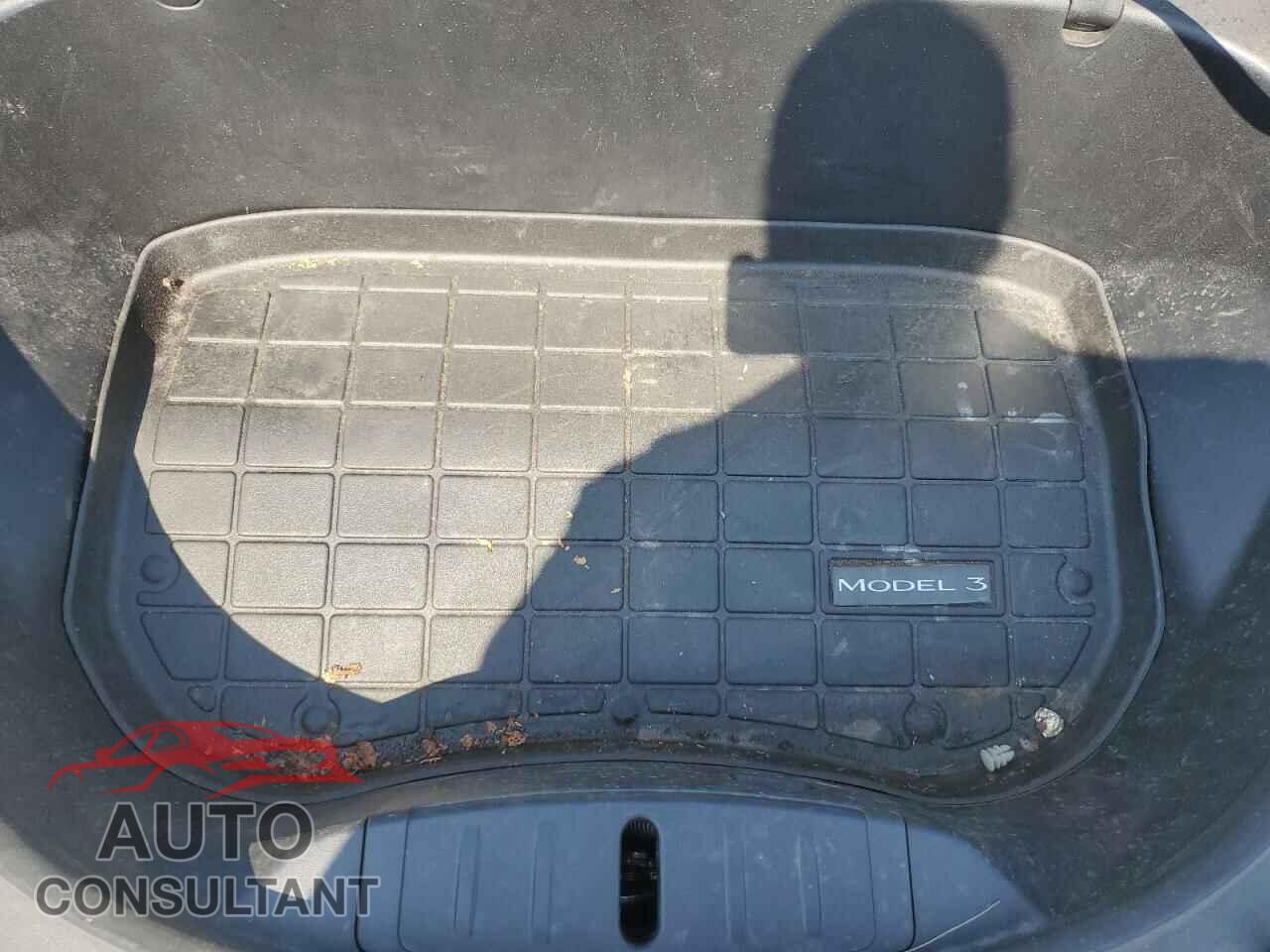 TESLA MODEL 3 2018 - 5YJ3E1EB8JF085512