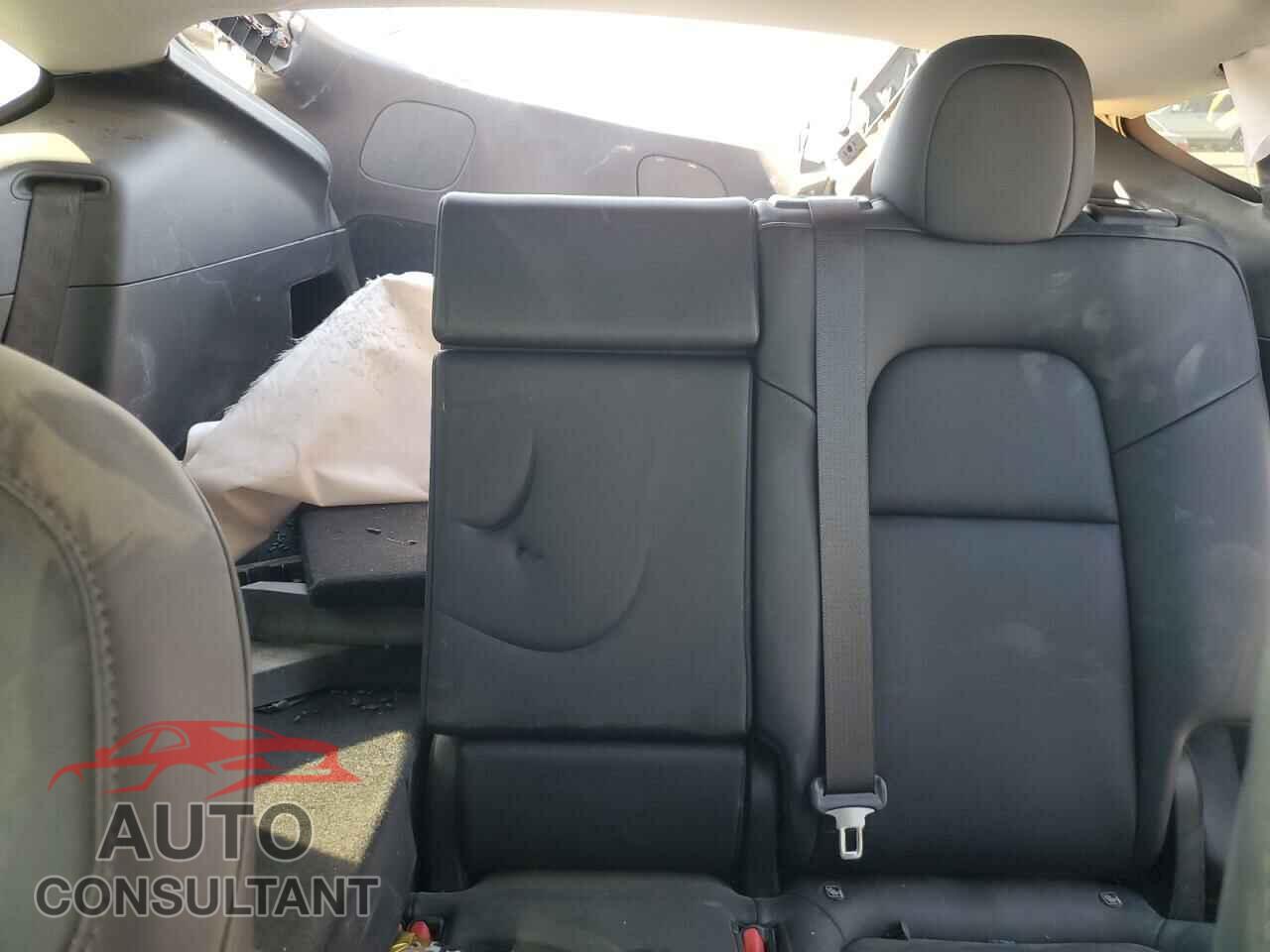 TESLA MODEL Y 2021 - 5YJYGDEE9MF182394