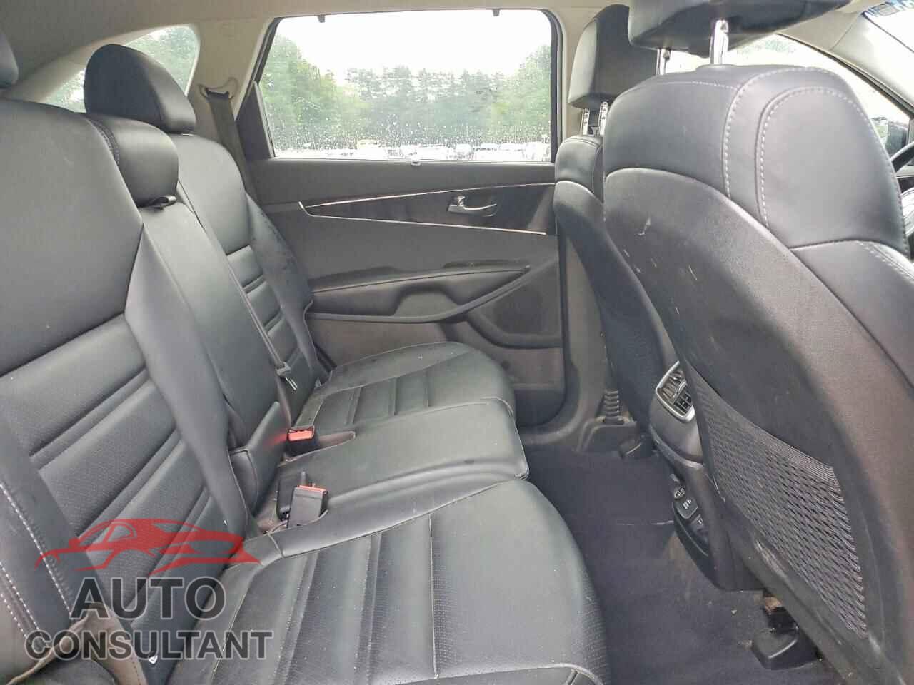 KIA SORENTO 2018 - 5XYPHDA5XJG366133
