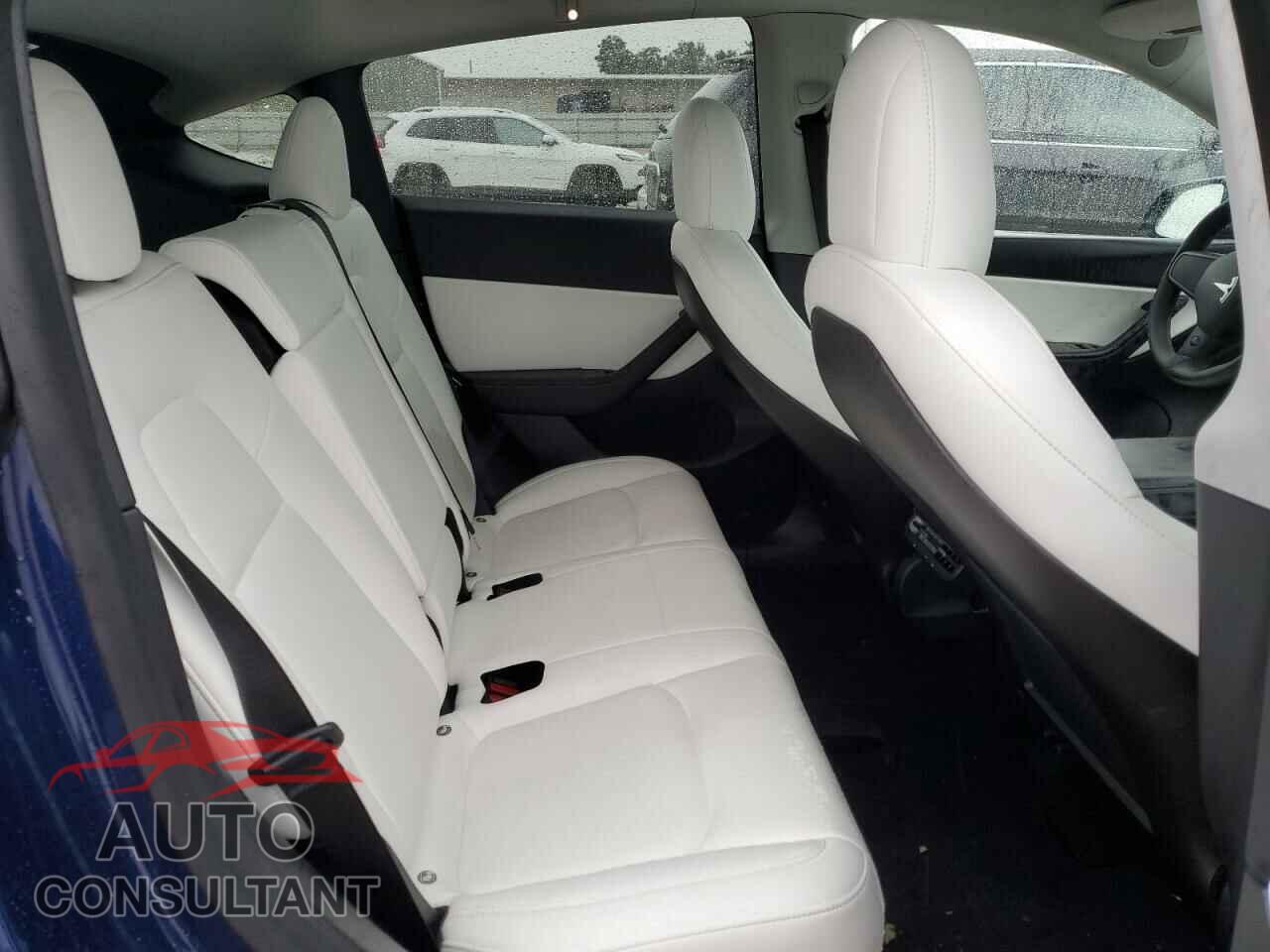 TESLA MODEL Y 2021 - 5YJYGDEE5MF213088