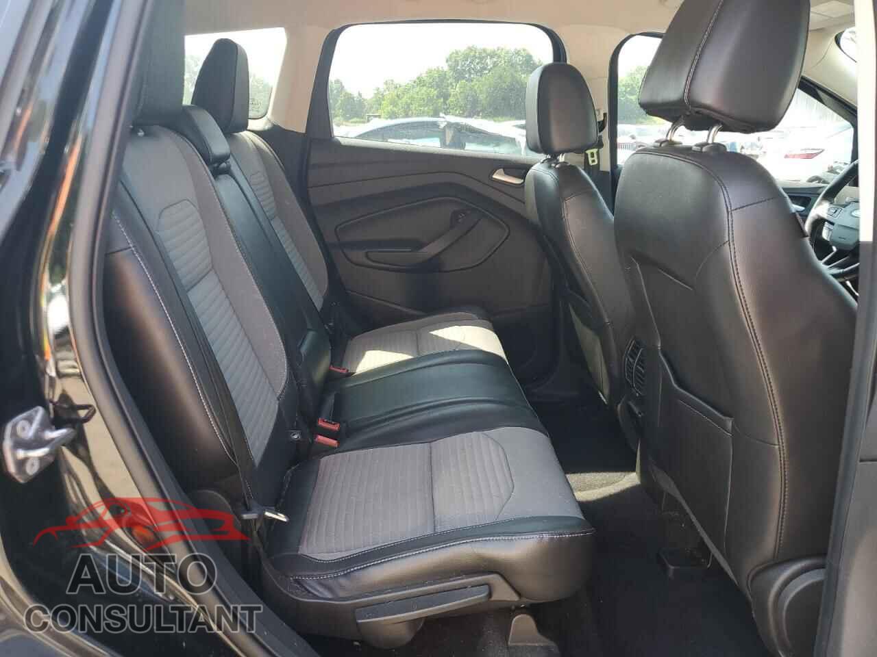 FORD ESCAPE 2017 - 1FMCU9GD9HUE19964
