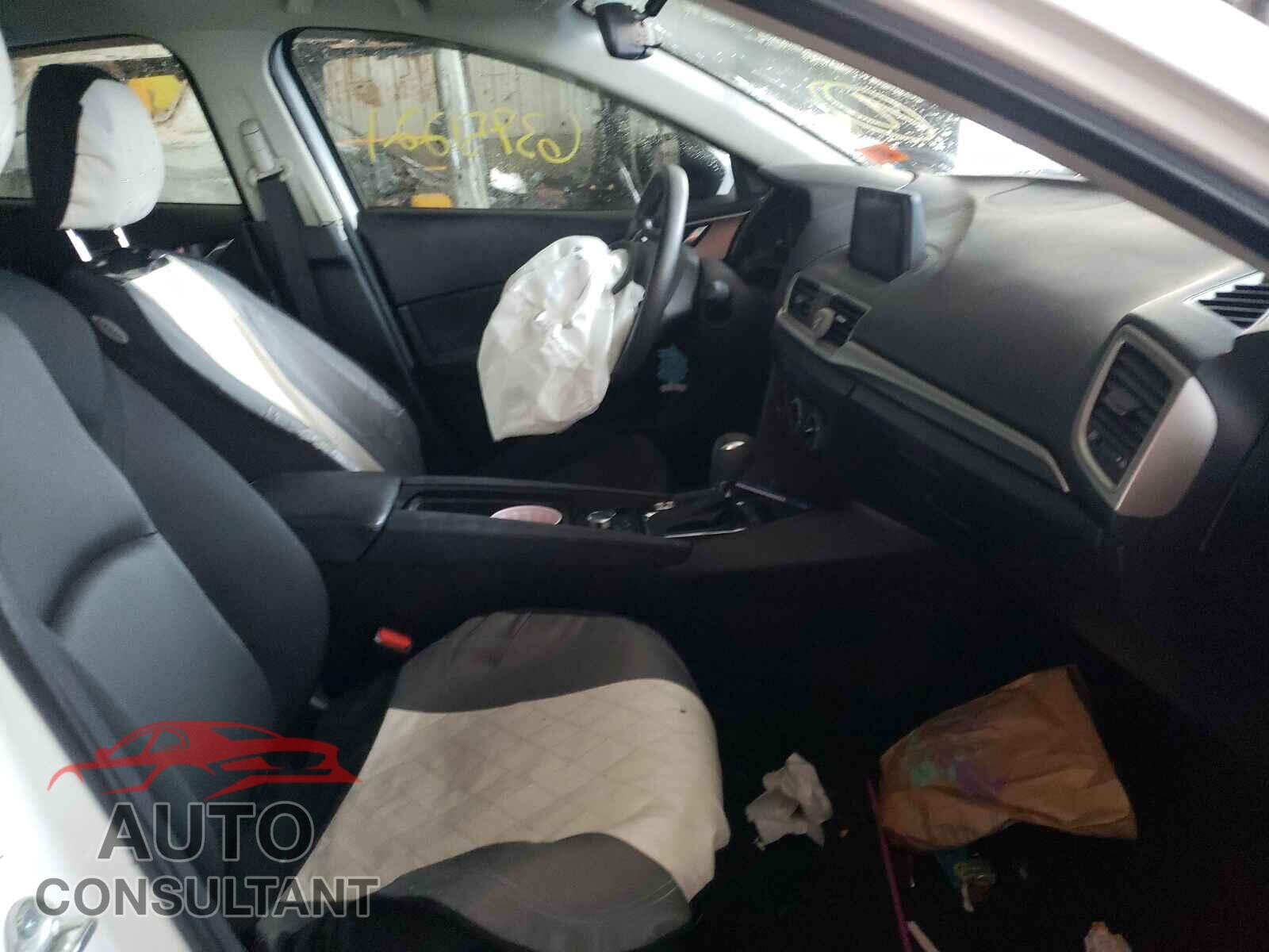 MAZDA 3 2018 - 3MZBN1U79JM195969