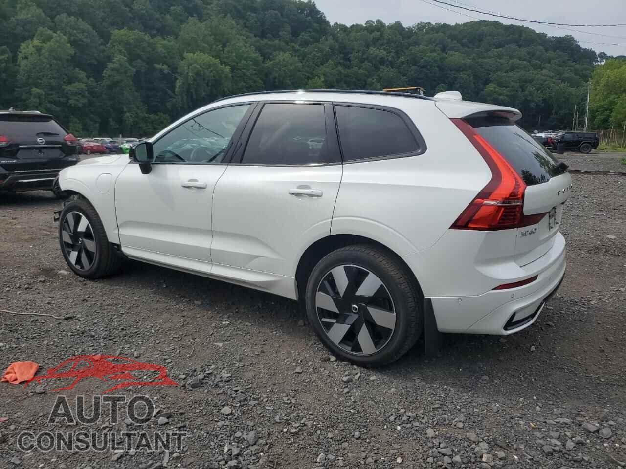 VOLVO XC60 PLUS 2023 - YV4H60DW8P1363390