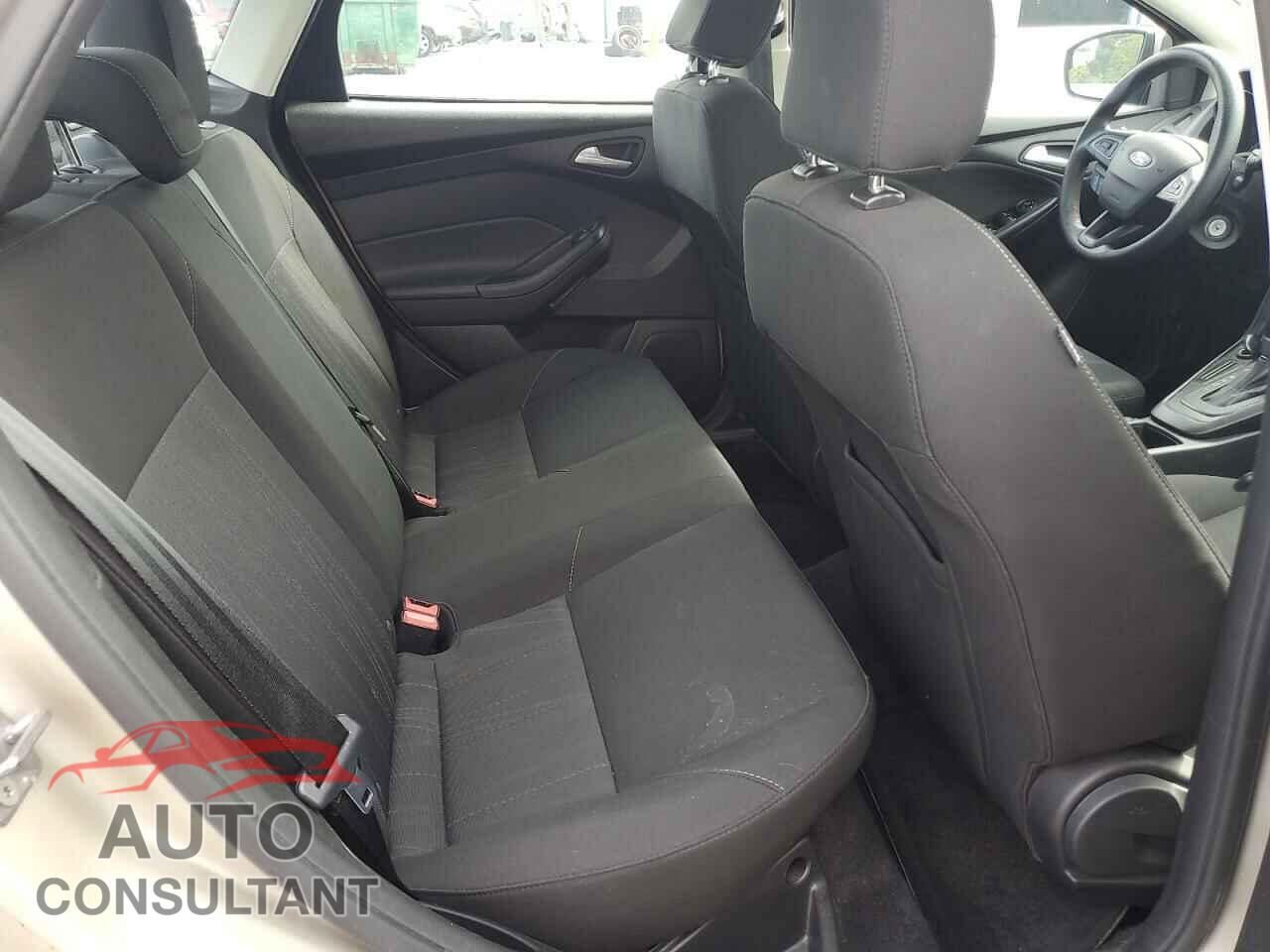 FORD FOCUS 2017 - 1FADP3F28HL298093