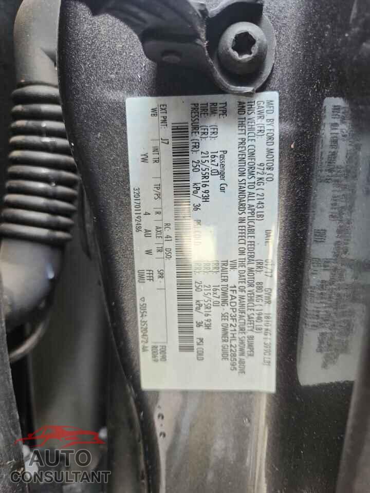 FORD FOCUS 2017 - 1FADP3F21HL228595