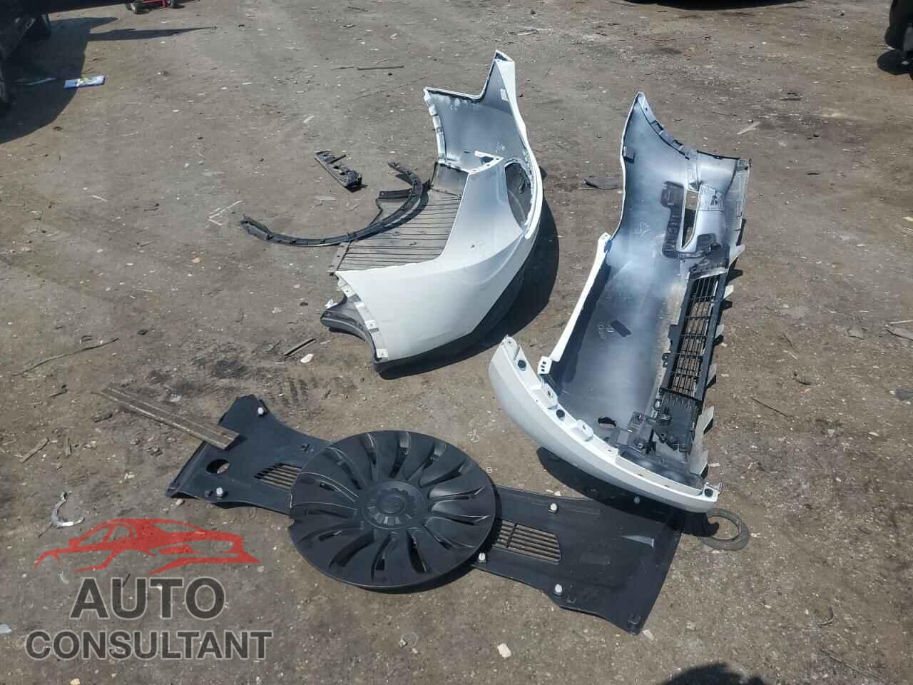 TESLA MODEL Y 2023 - 7SAYGAEEXPF629403