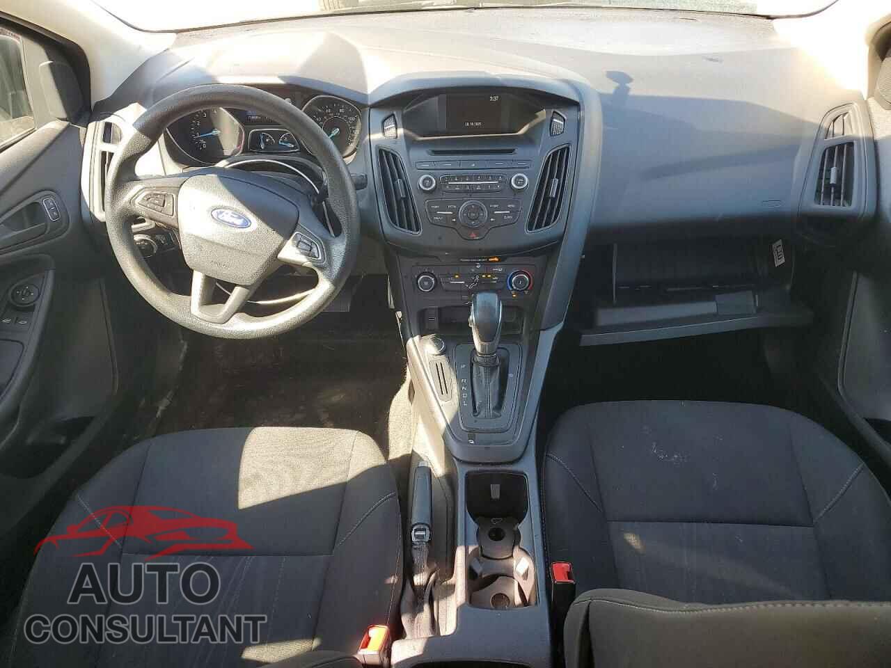 FORD FOCUS 2017 - 1FADP3E29HL325643
