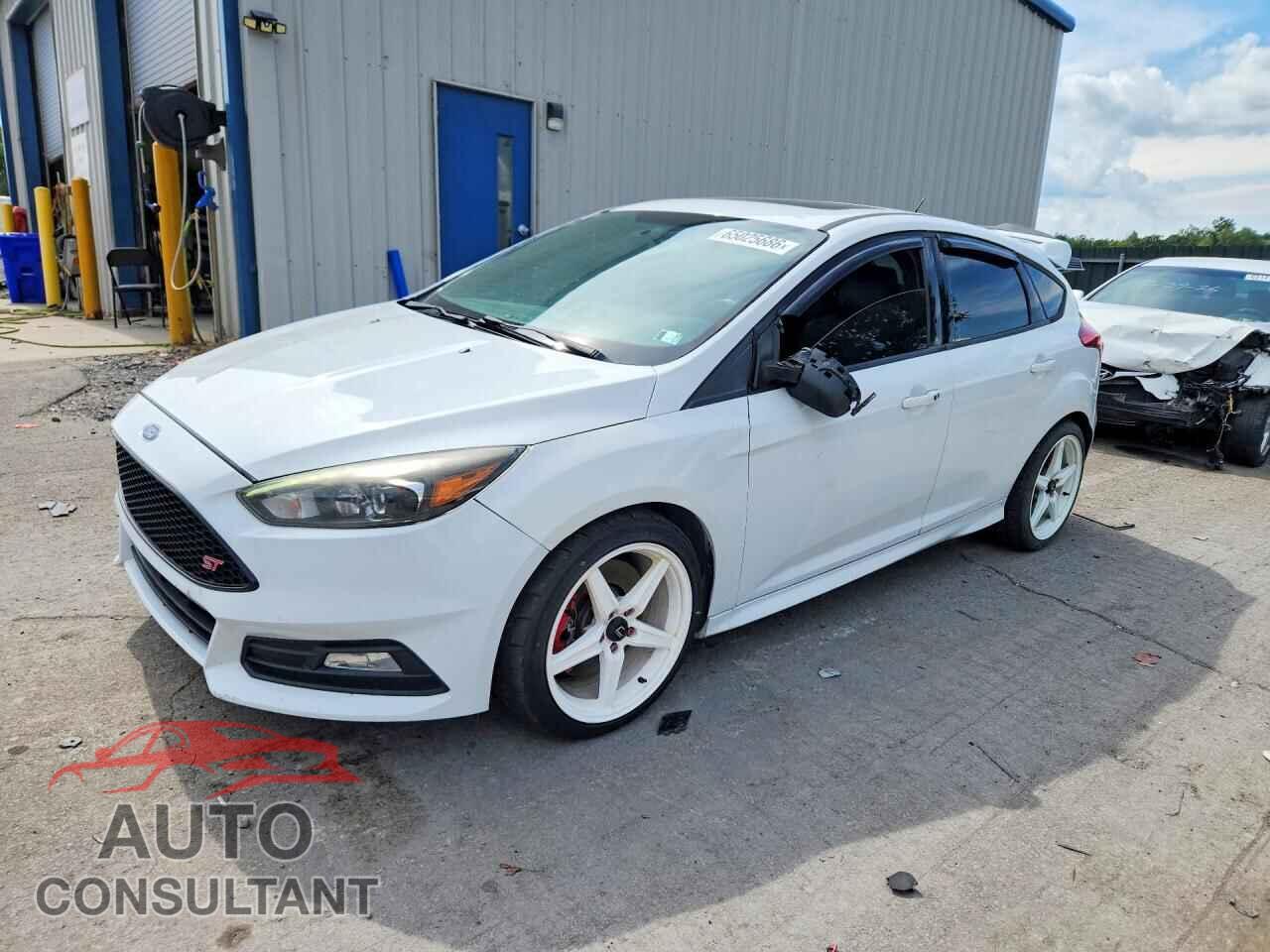 FORD FOCUS 2017 - 1FADP3L98HL275348